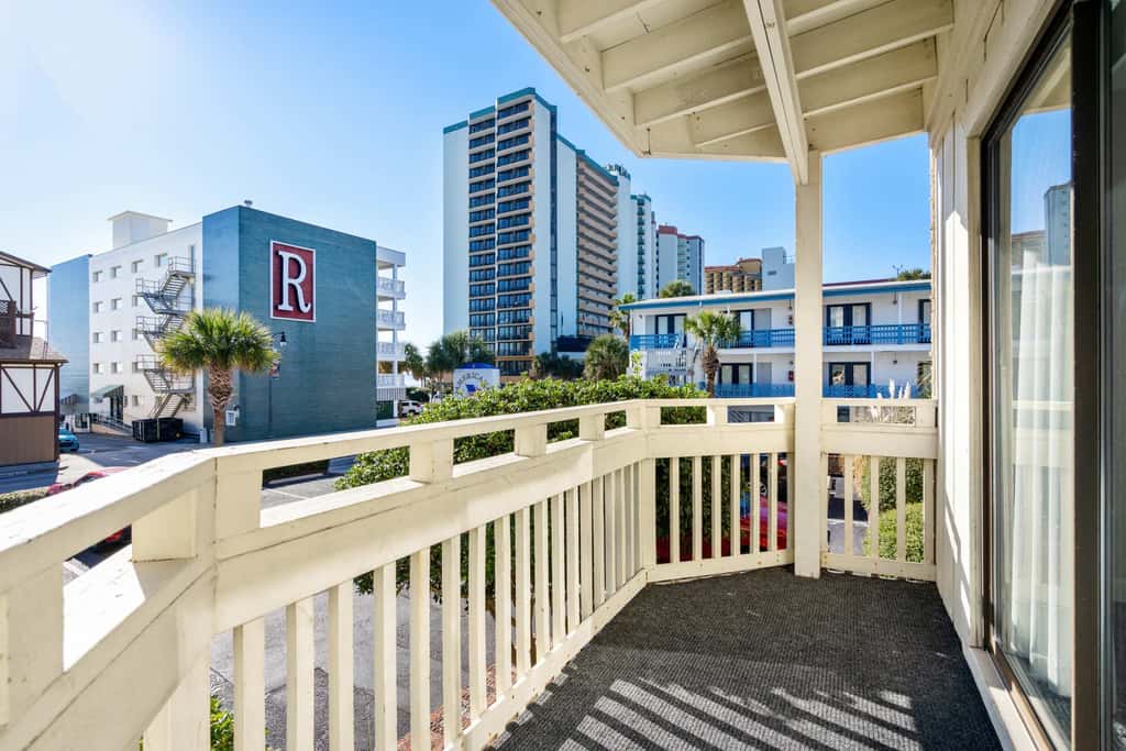 Steps To Beach, Pool, Hot Tub & 1st Floor  