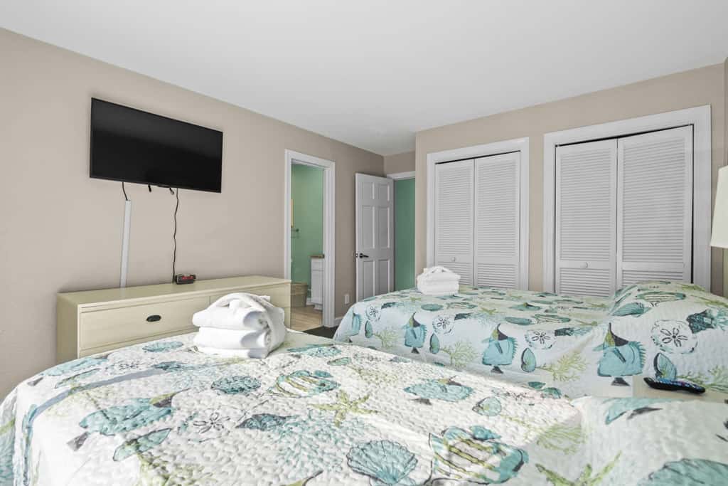 Steps To Beach, Pool, Hot Tub & 1st Floor  