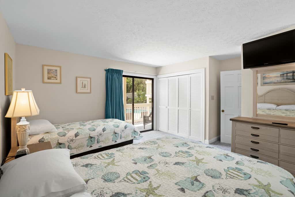 Steps 2 Pool & Hot Tub, Walk 2 Beach & Restaurants