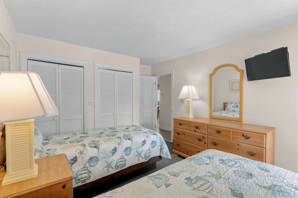 Steps 2 Pool & Hot Tub, Walk 2 Beach & Restaurants