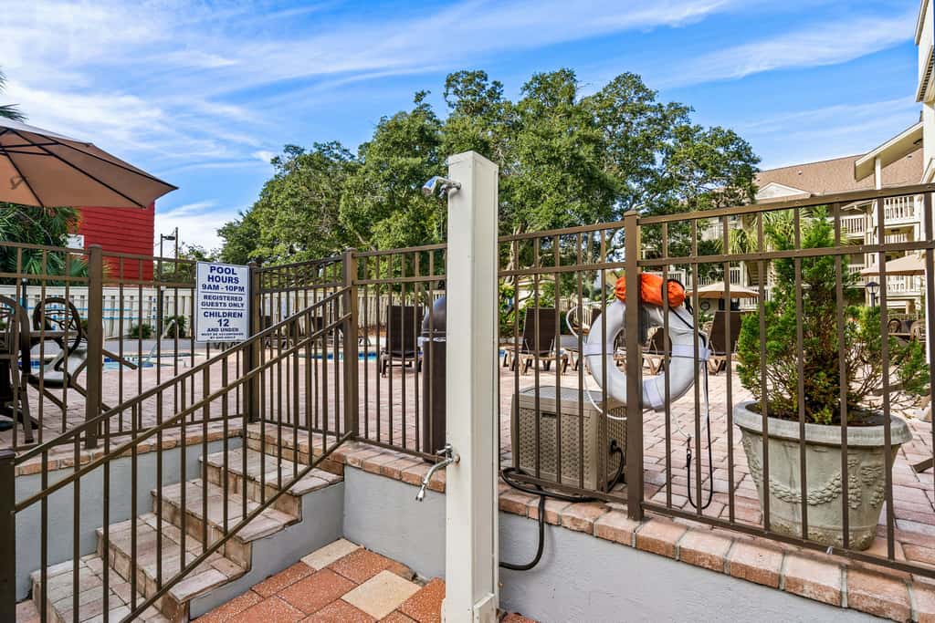 Steps 2 Pool & Hot Tub, Walk 2 Beach & Restaurants
