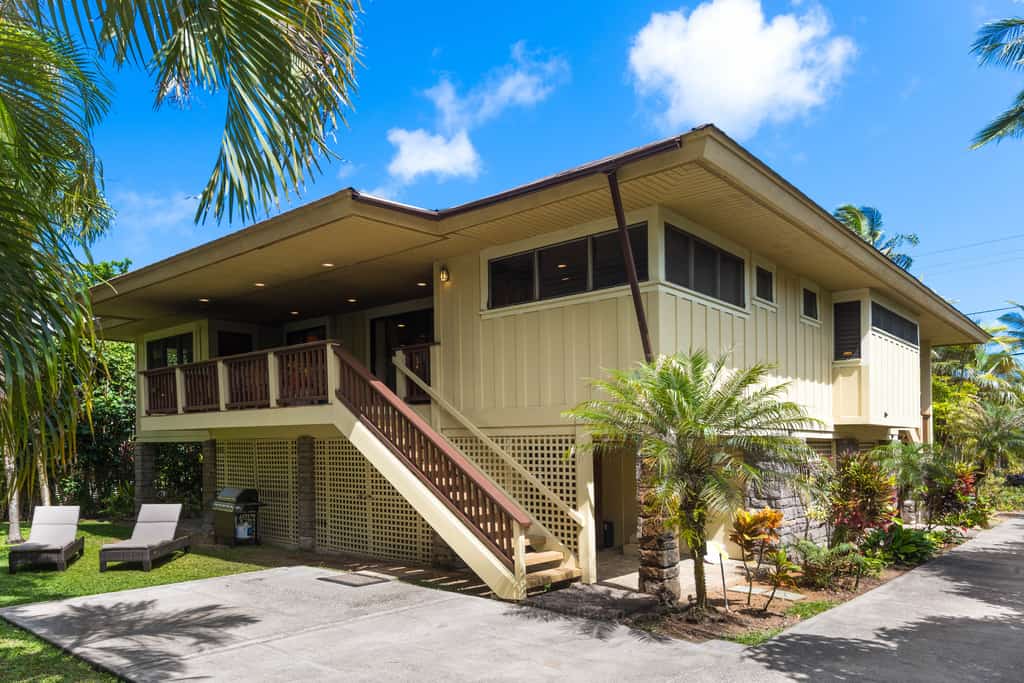 oceanfront 4200 square foot estate in Kilauea, HI