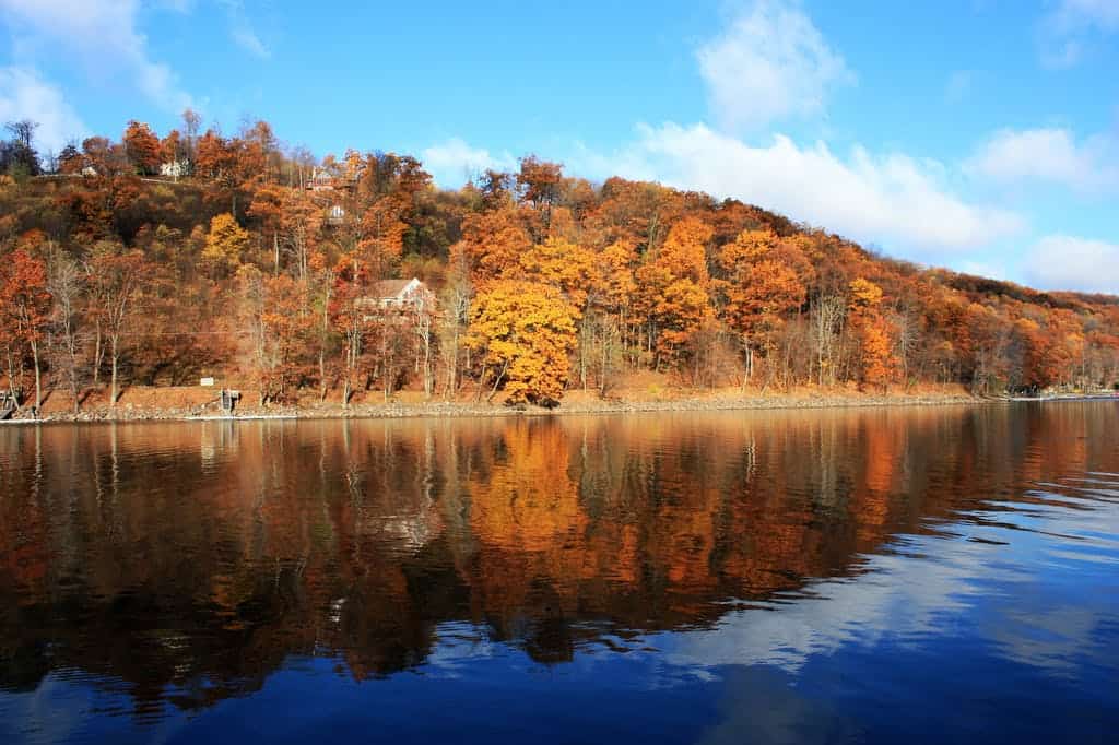 beautiful lake in the US