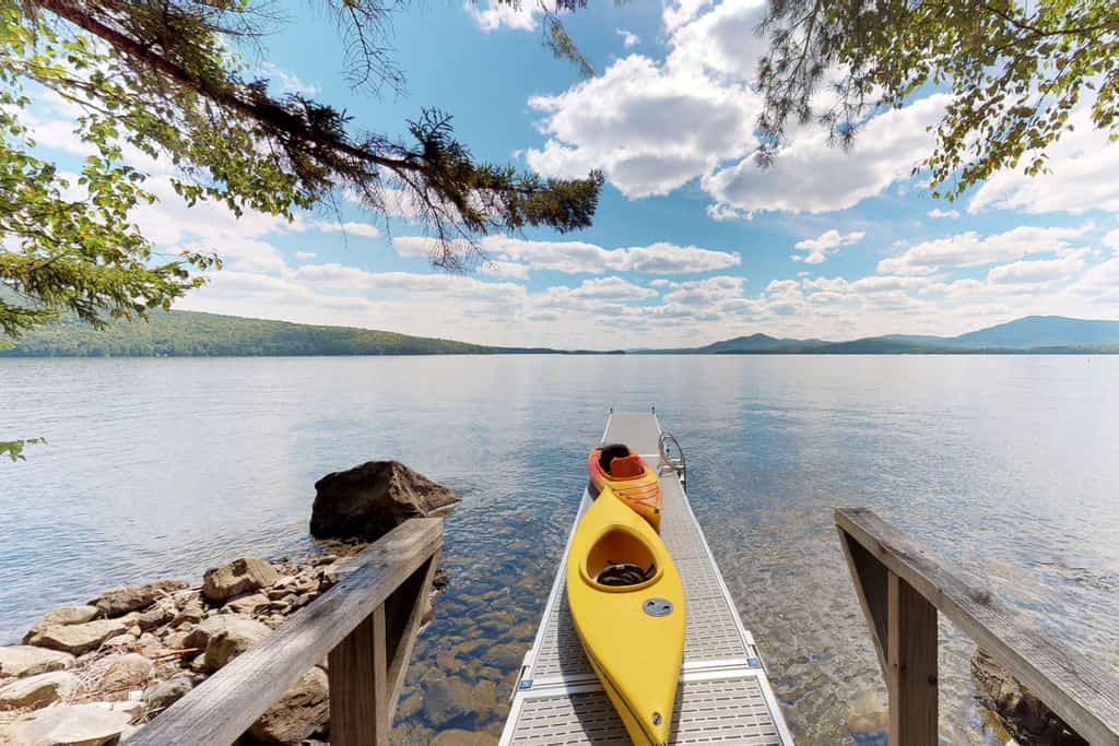 Lakefront vacation rentals in Maine