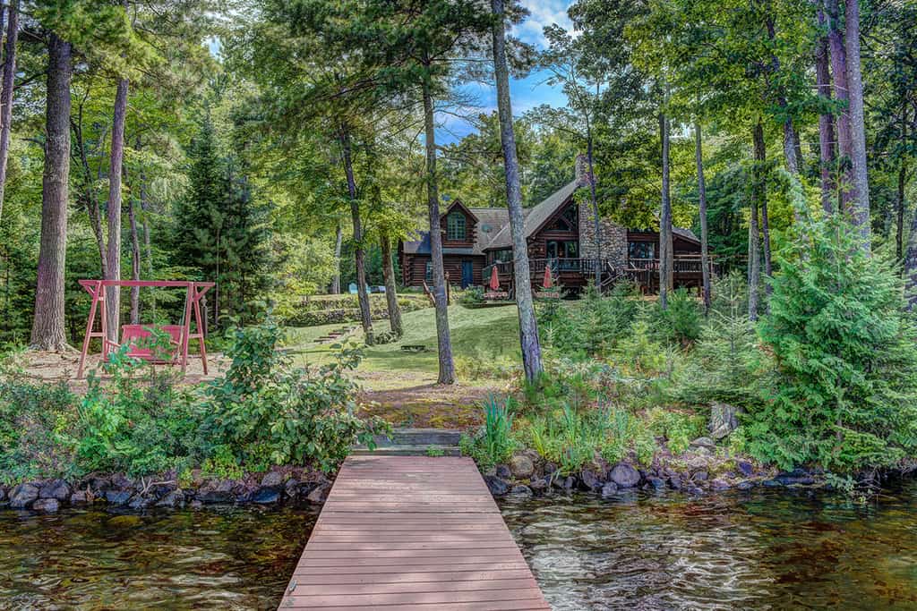Lakefront vacation home in Wisconsin with a private dock