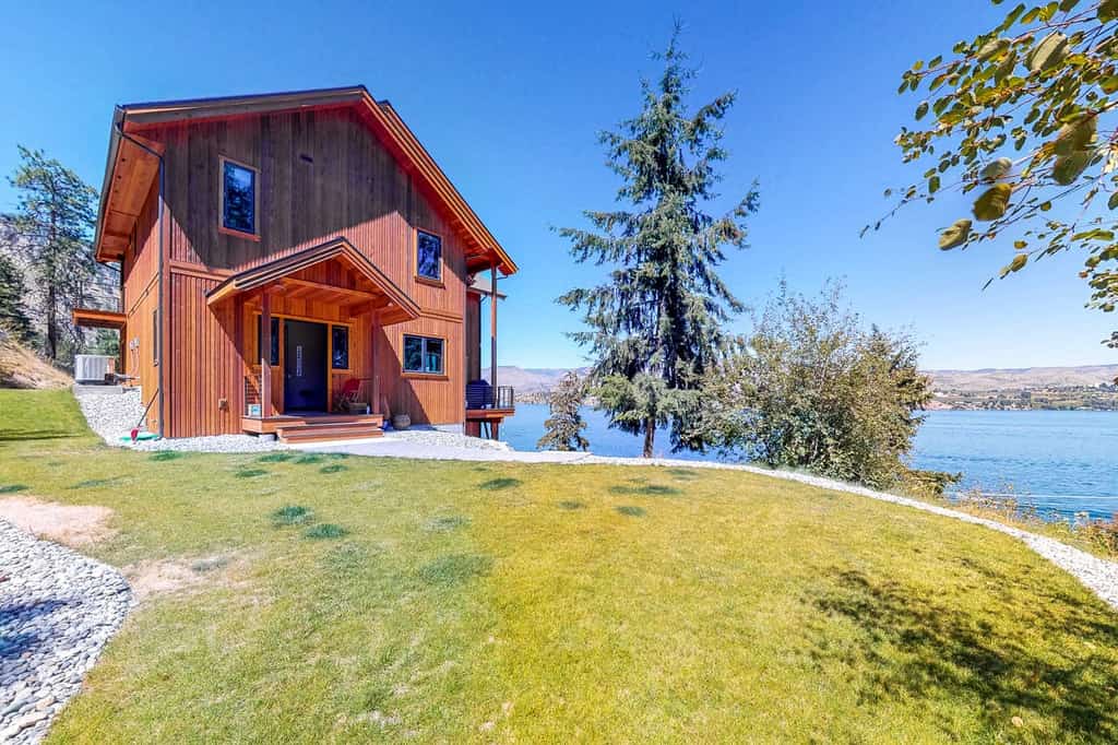 Cabin overlooking Lake Chelan