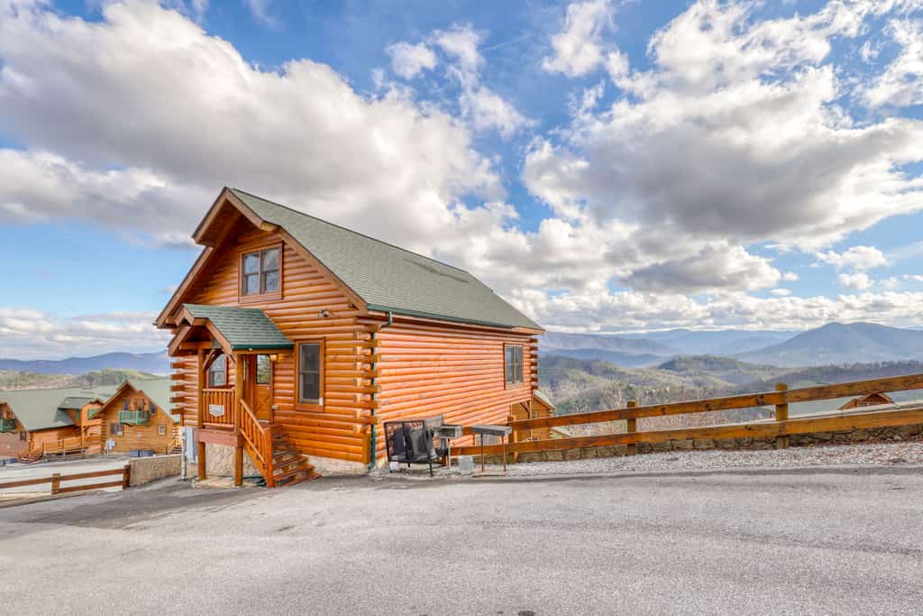 The exterior of a vacation rental in Pigeon Forge, TN.
