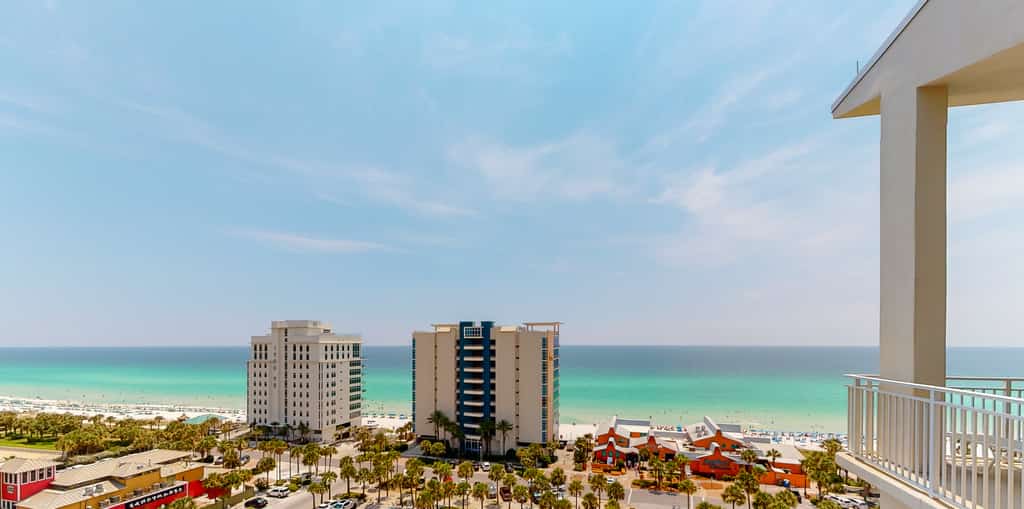 The balcony ocean view of a vacation rental in Destin, Florida.