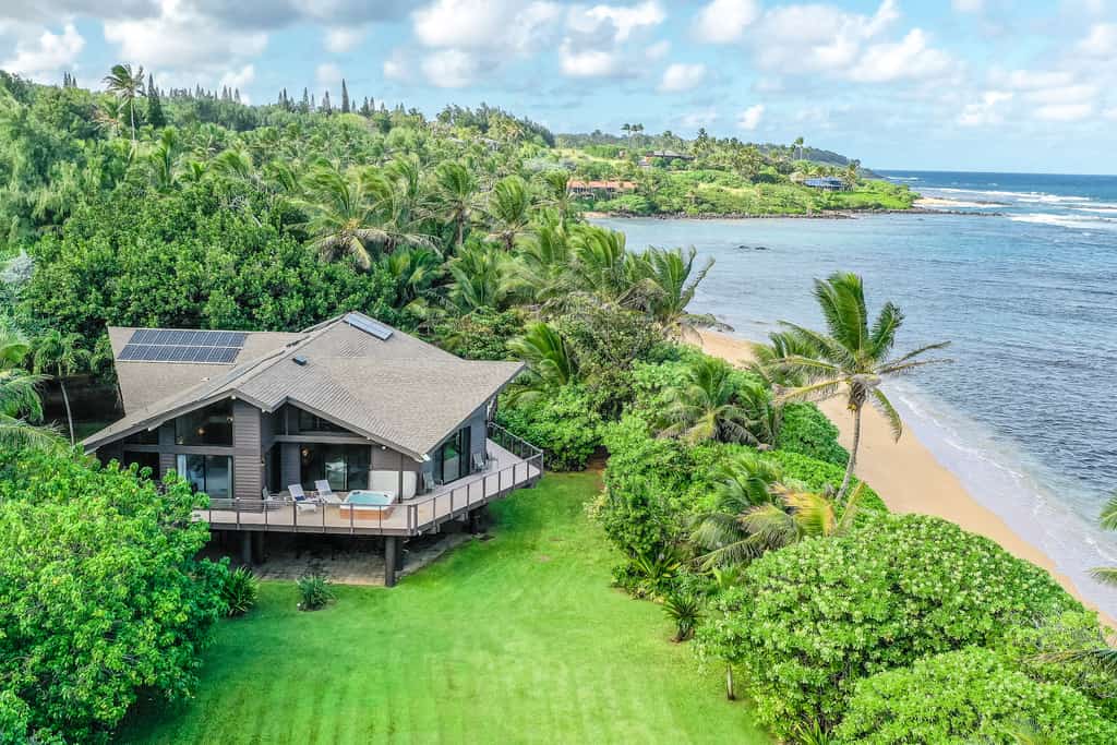 Large oceanfront vacation home in Anahola, HI