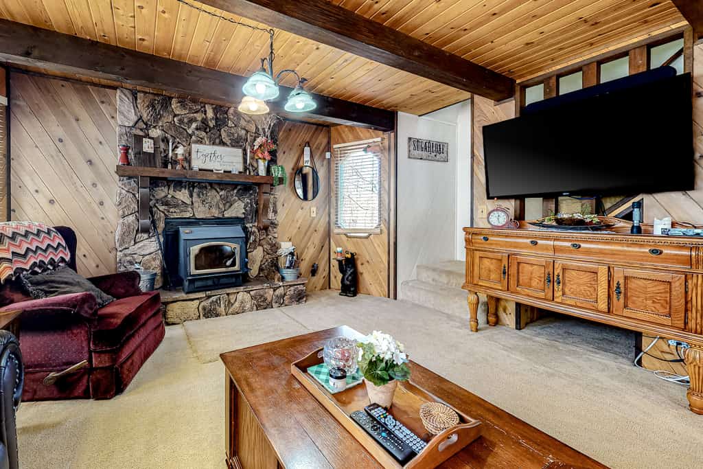 The living area in a vacation rental in Sugarloaf, CA.