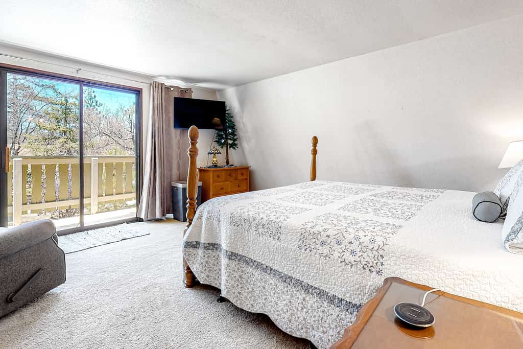 The bedroom of a vacation rental in Sugarloaf, CA.
