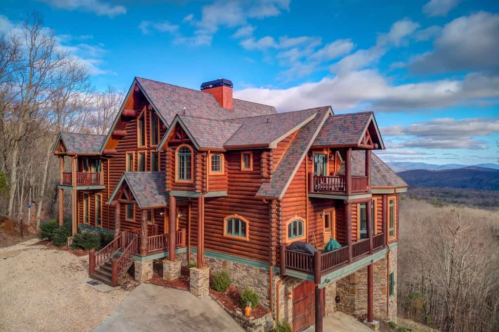 large mountain cabin in Morgantown, GA