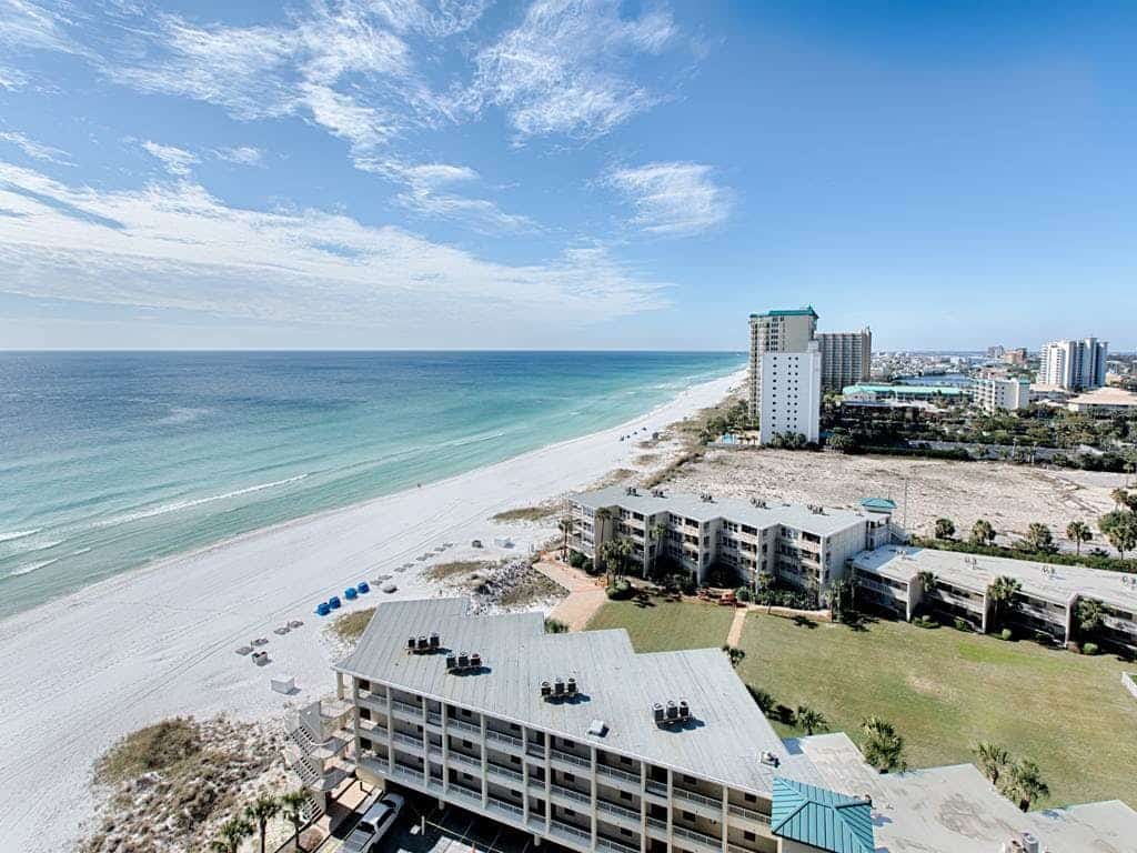 Beach condos and resorts facing the beach in Destin, FL.
