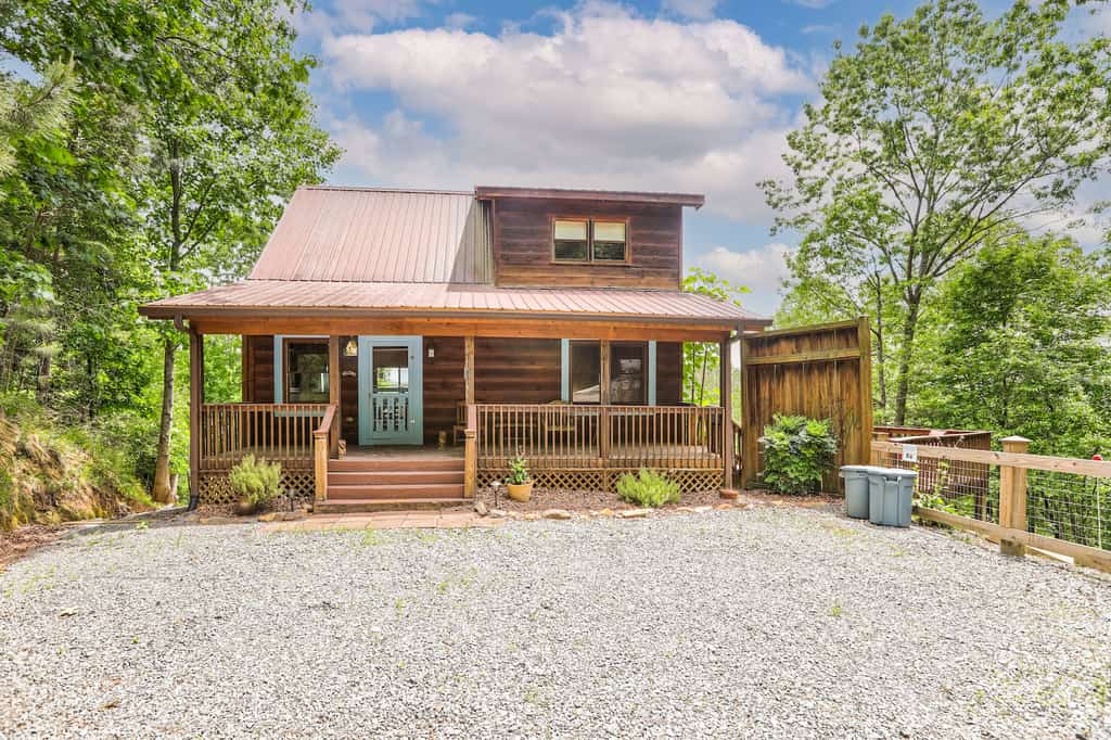 Exterior of a cabin rental in Ellijay, GA.
