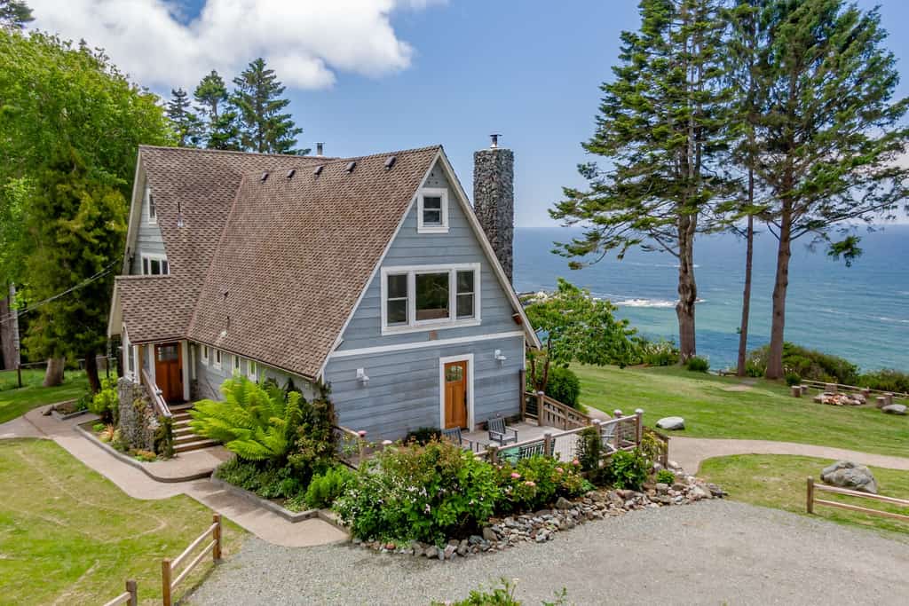 A house overlooking the ocean that can be rented in Trinidad, CA.