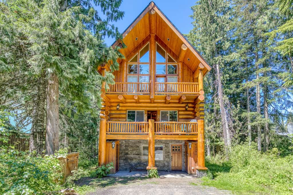 The exterior of a cabin in Government. Camp.