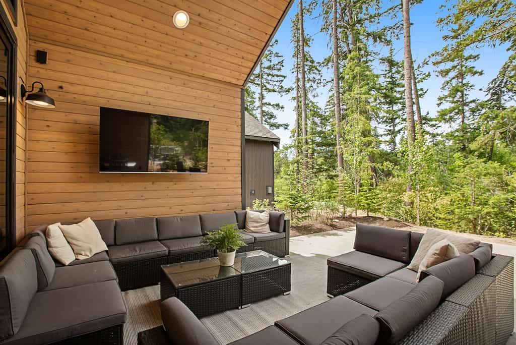 The exterior patio area of a vacation rental in Cle Elum, WA.