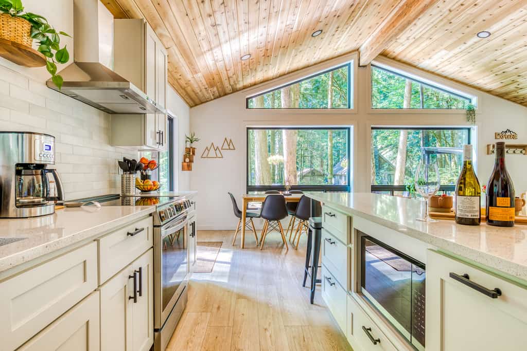 The kitchen of a cabin rental in Rhododendron, OR.