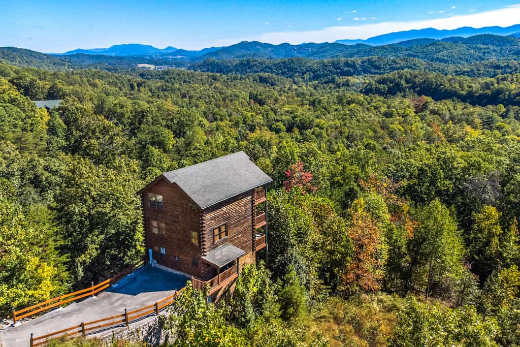 Birdseye view of a vacation rental in Pigeon Forge, TN.