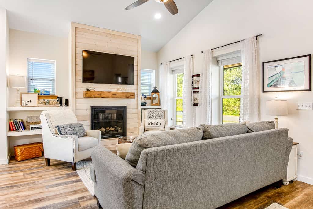 The living area of a Long Beach, WA rental.