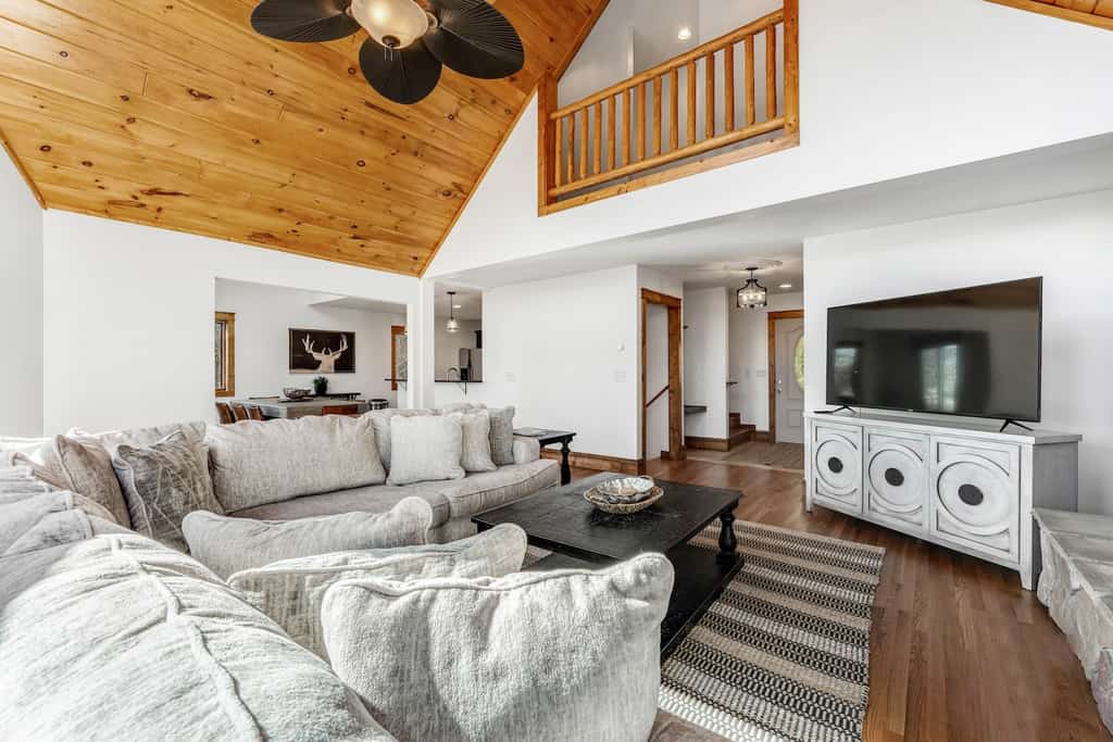 The living area of a Sugar Mountain, NC vacation rental.