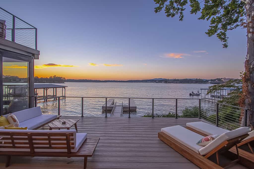 The back deck of a lakeside vacation rental in Hot Springs, AR.