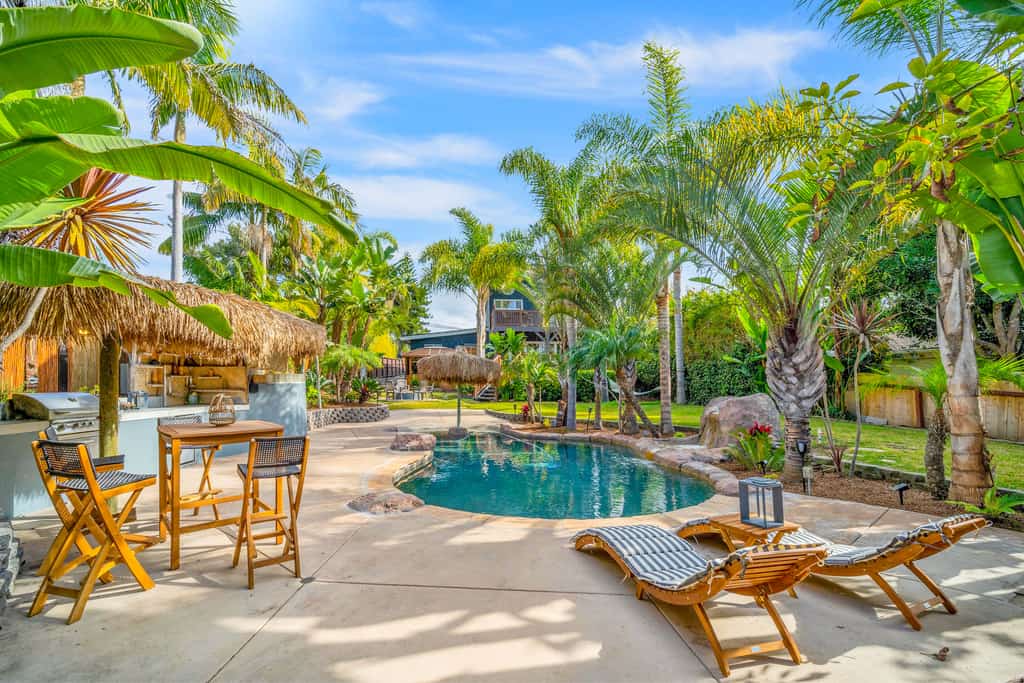 Vacation rental in California with a pool