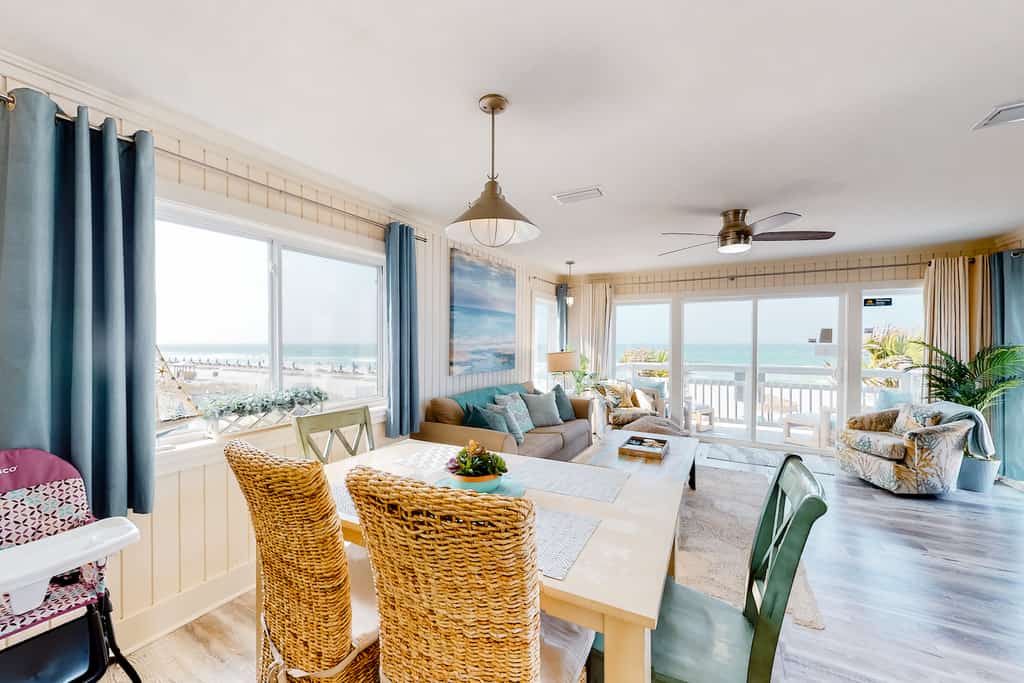 The dining area of an ocean front vacation rental condo in Panama City Beach.