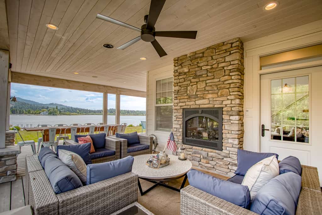 The living room of a vacation rental in Idaho overlooking a lake.