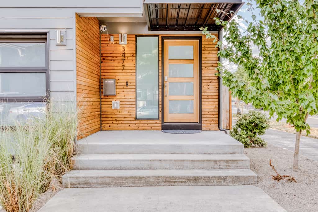 door of vacation apartment in portland, oregon