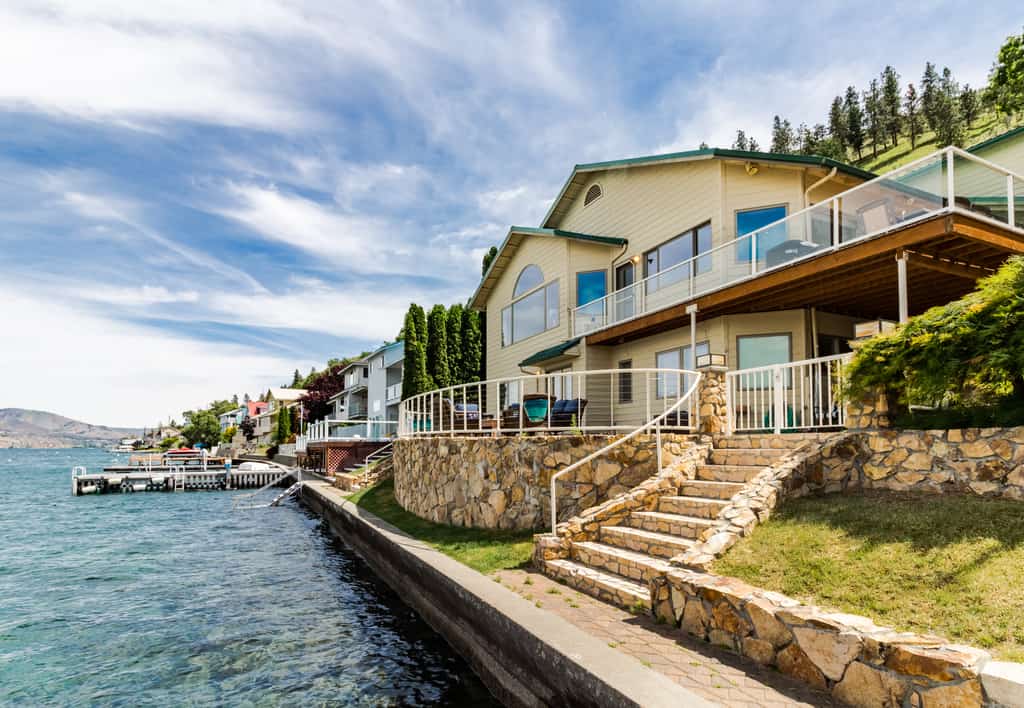 waterfront vacation rental with steps leading down to the water's edge on Lake Chelan