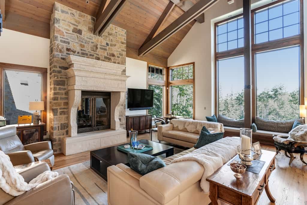The living room of a luxury vacation rental in Edwards, CO.