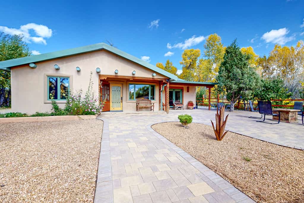 The exterior of a vacation rental in Arroyo Seco.