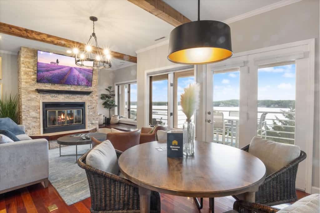 The living area of a vacation rental in Lake Ozark, MO.