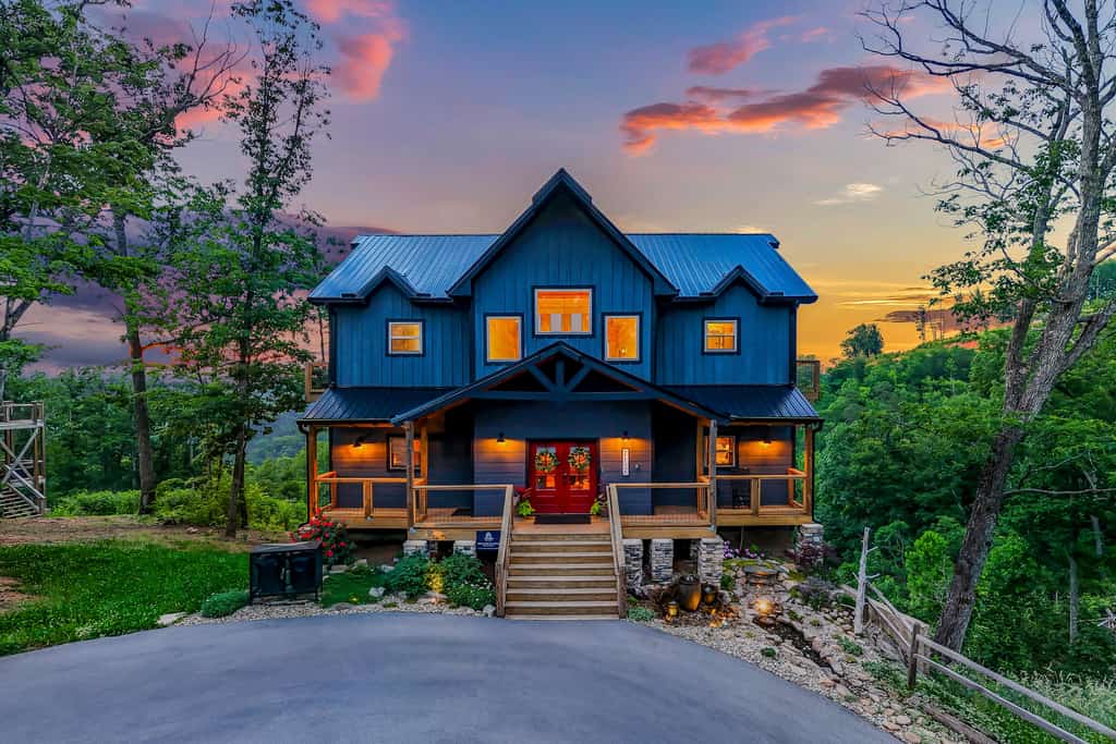 blue smoky mountain home with mountain views