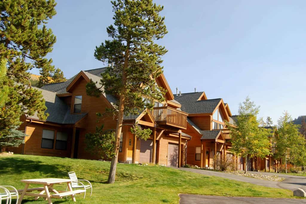A newly built cabin located in a community association