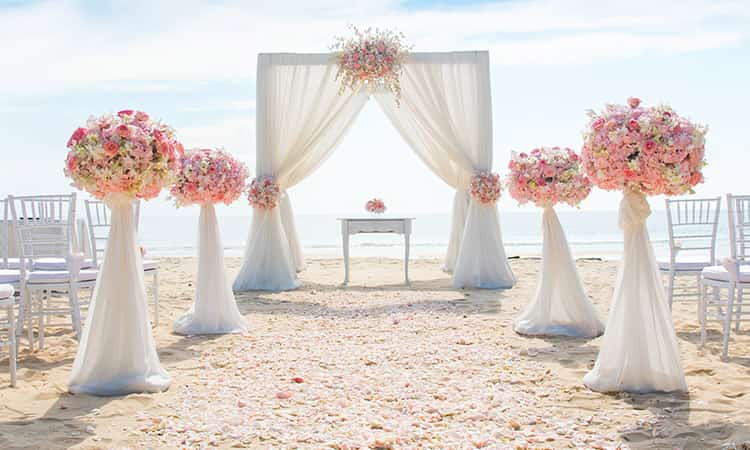 beach wedding decor at Bay Watch Resort in North Myrtle Beach