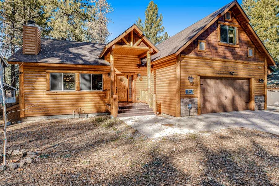 log cabin with garage in Big Bear, CA