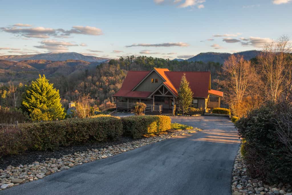 Long driveway towards a secluded vacation cabin in Sevierville, TN