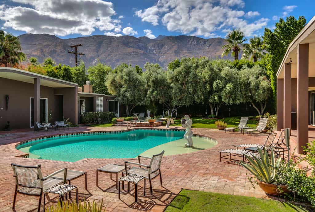 family reunion vacation rental with outdoor pool in california