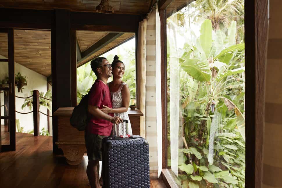 Lifestyle image of a traveling couple