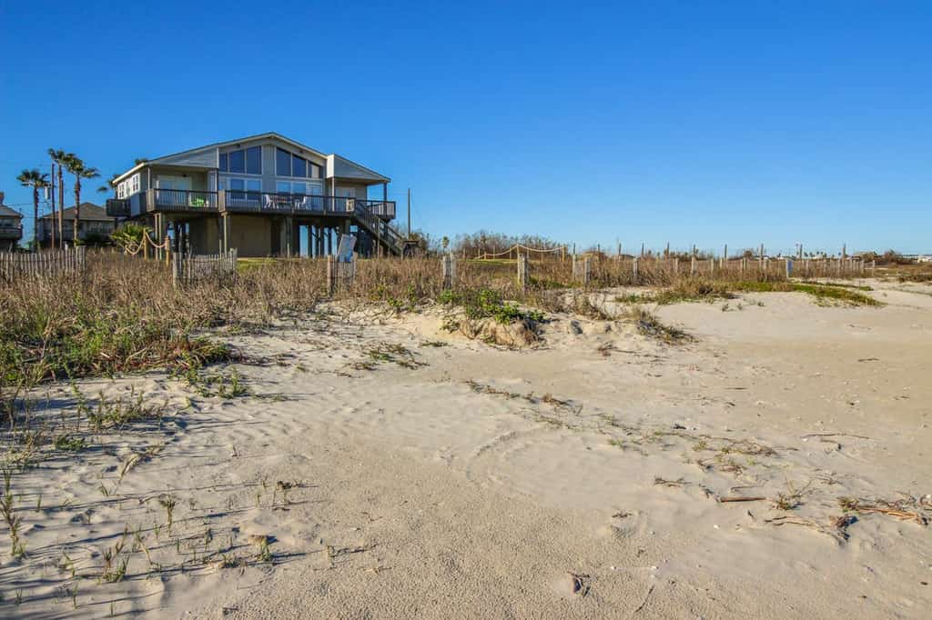 Vacation rental in Galveston, TX managed by Vacasa