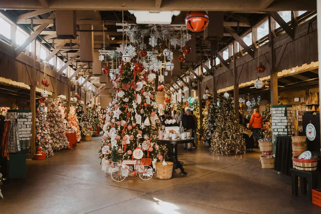 a christmas store located in branson, mo
