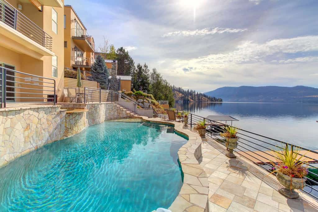 Lake Chelan waterfront vacation rental with a pool