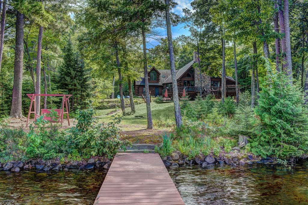 Wisconsin lakefront vacation rental with swing and dock