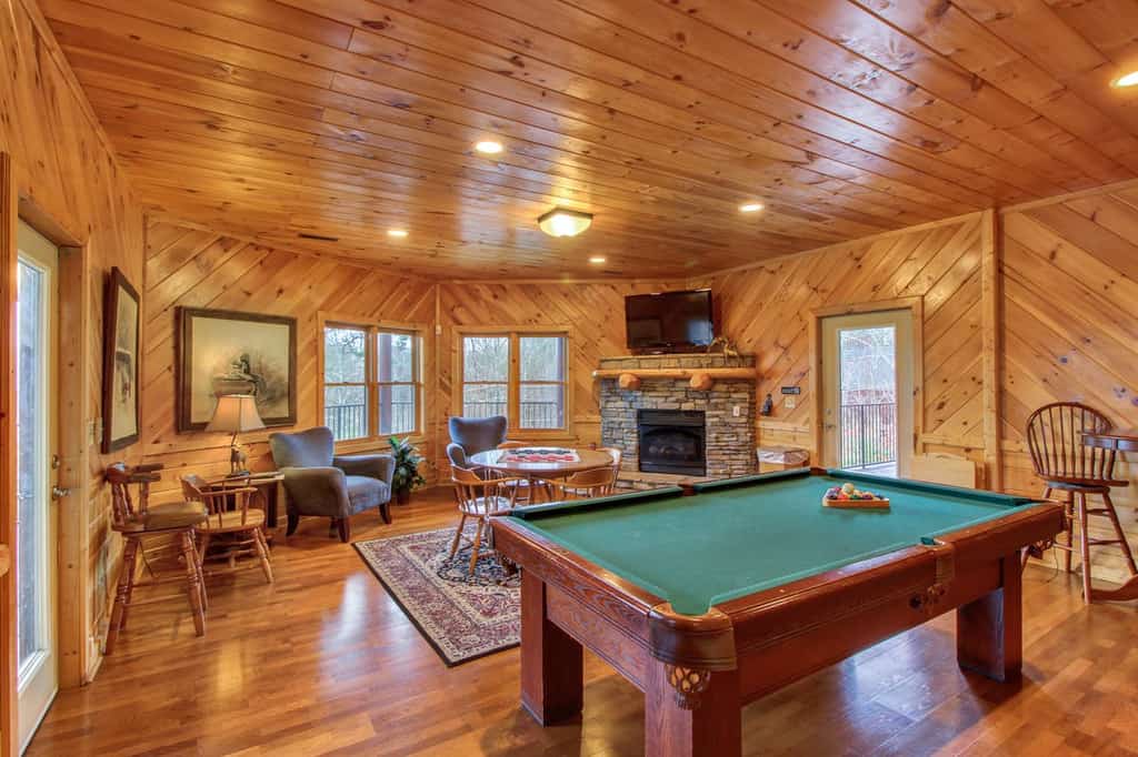Sevierville vacation cabin with game room with a pool table, a fireplace, and TV