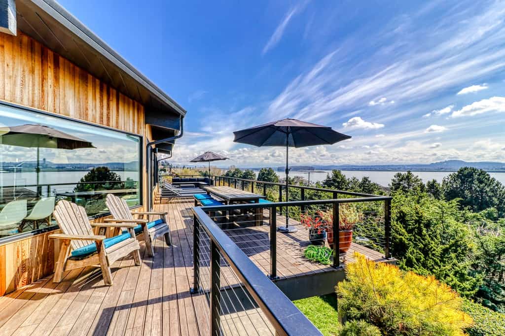 Vacation rental balcony in Vancouver, WA overlooking the Columbia river